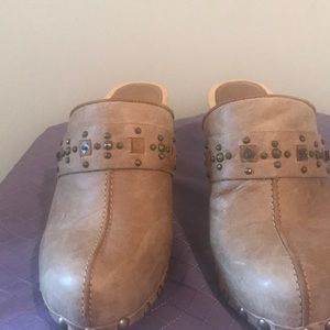 Pelle Moda leather clogs with gold studs